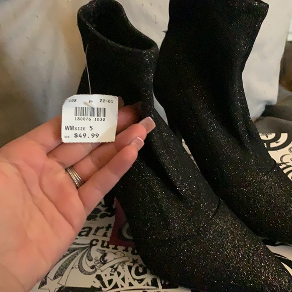 Womans size 5 booties - Picture 5 of 5